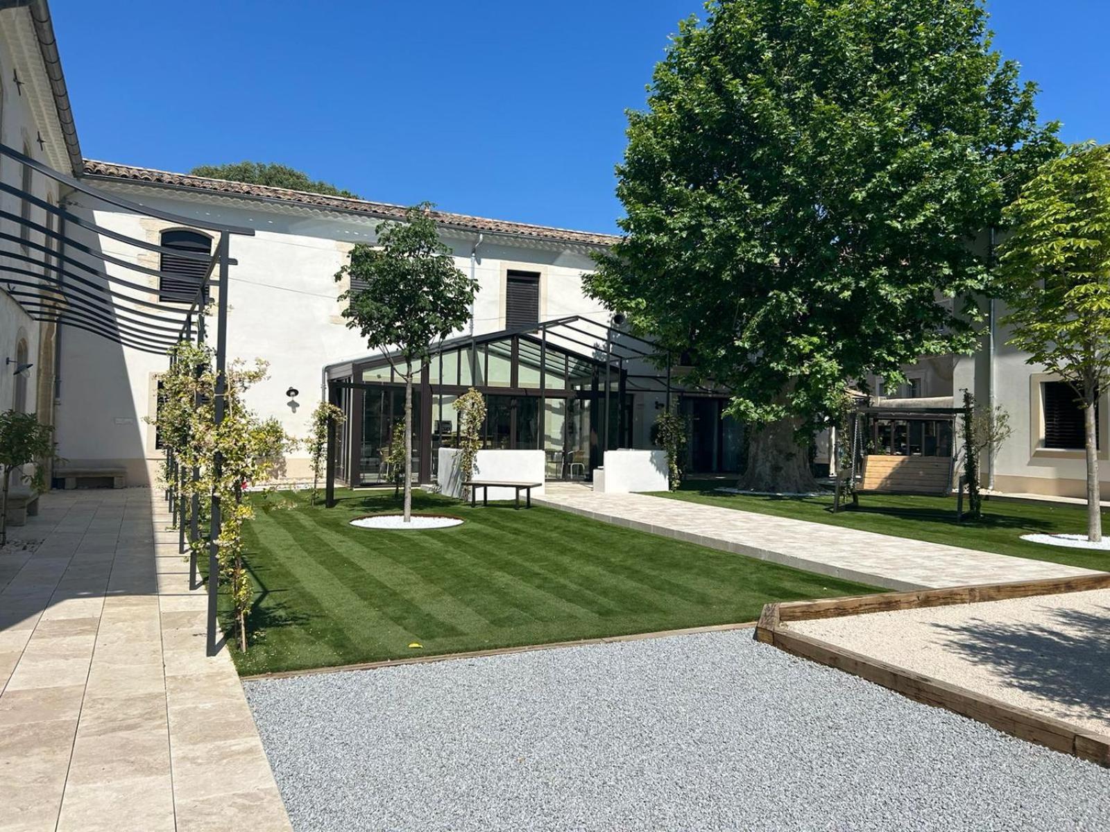 Les Marronniers Bed & Breakfast Laverune Exterior photo