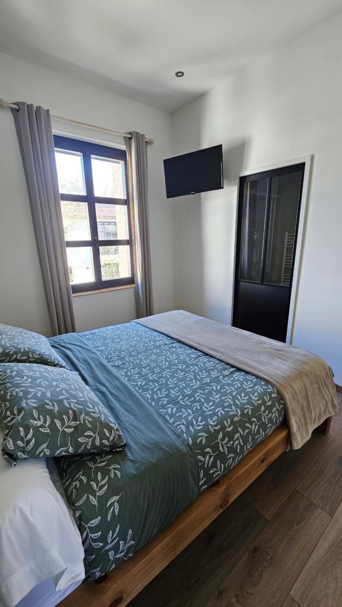 Les Marronniers Bed & Breakfast Laverune Exterior photo