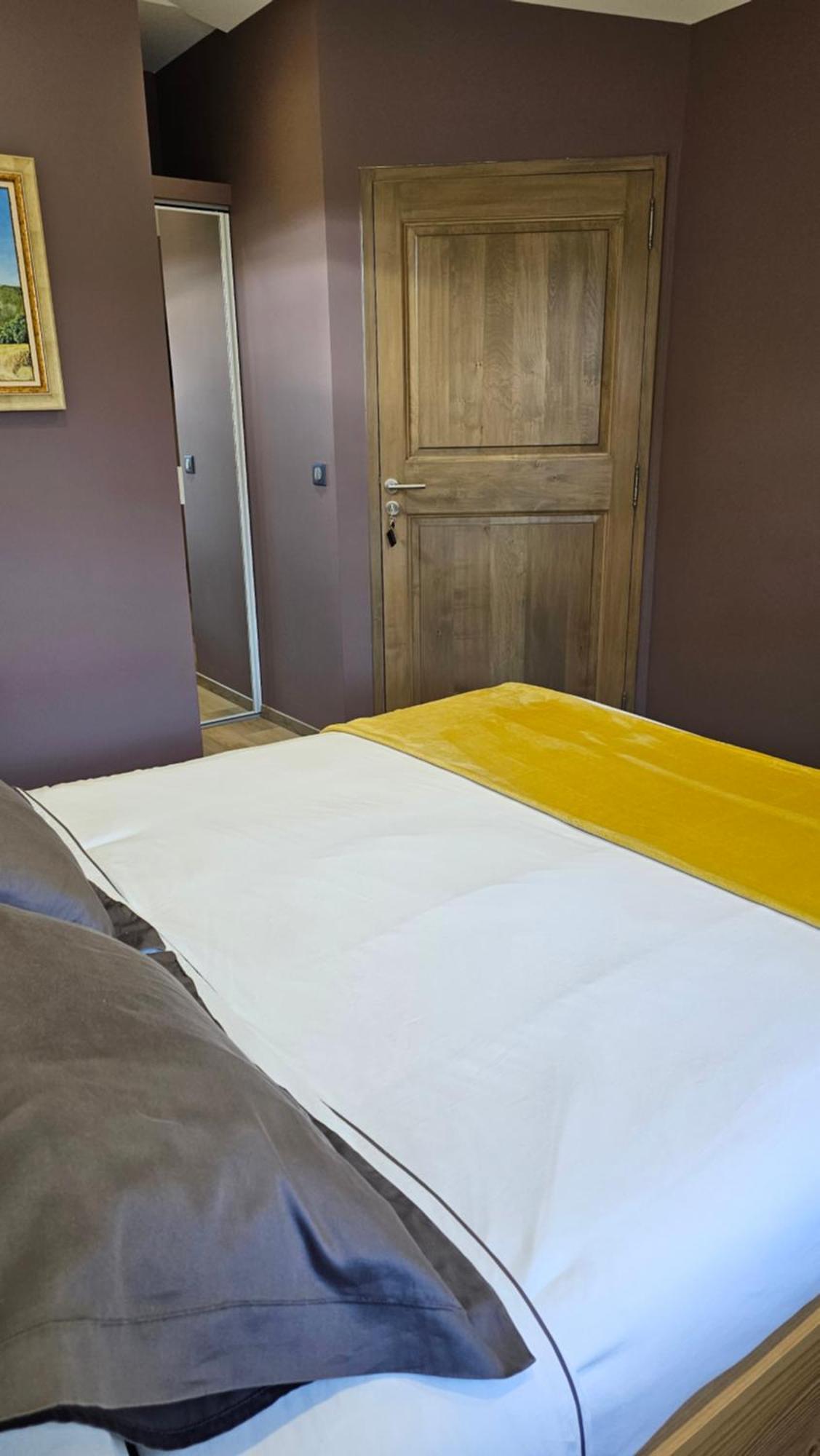 Les Marronniers Bed & Breakfast Laverune Exterior photo