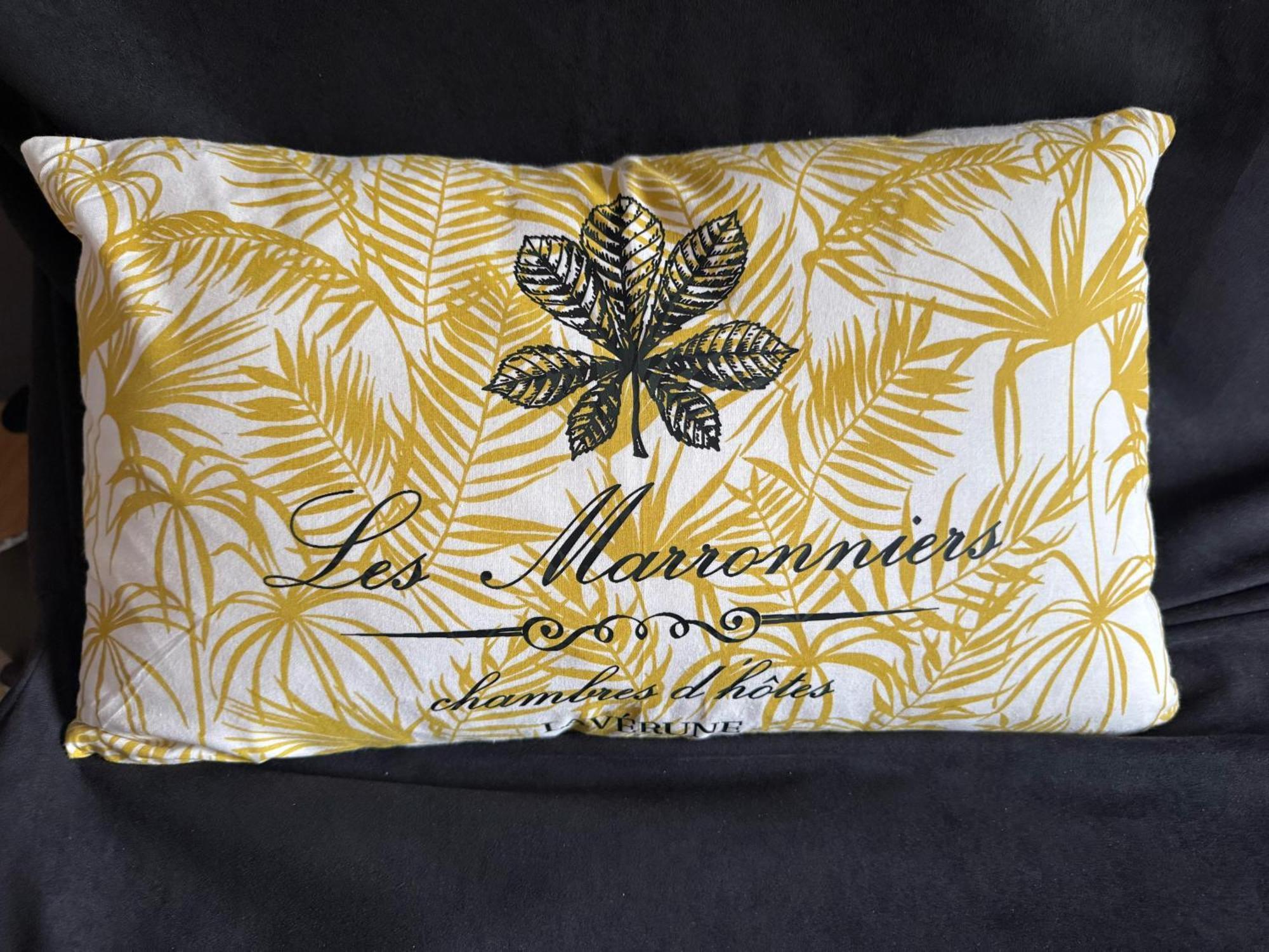 Les Marronniers Bed & Breakfast Laverune Exterior photo